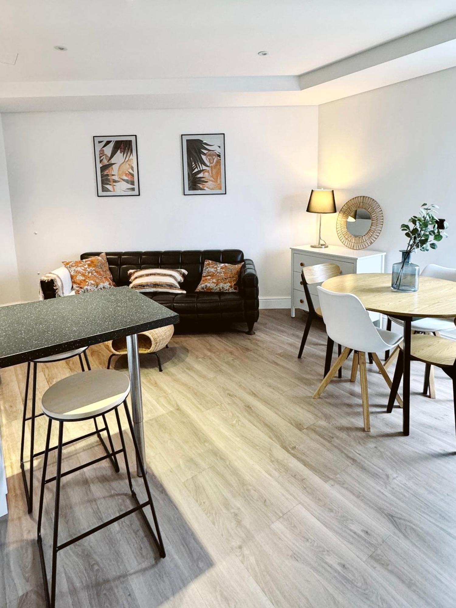 Stunning City Centre Penthouse With Private Balcony - Grand Central House Gibraltar Extérieur photo